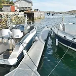 8 Person In * Oksvoll
