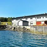 8 Person In * Oksvoll