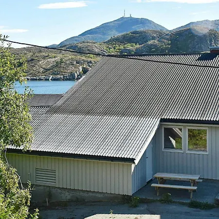 8 Person In * Oksvoll