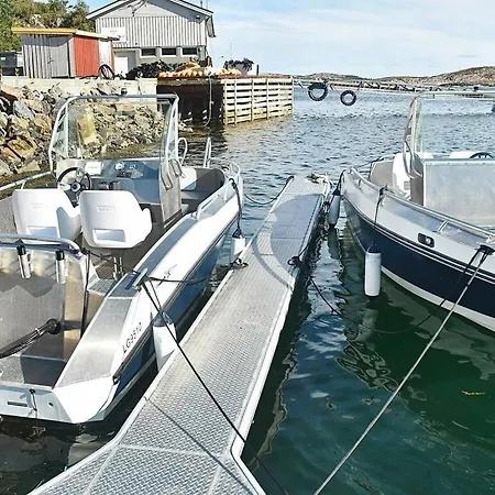 8 Person In * Oksvoll