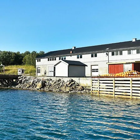 8 Person In * Oksvoll