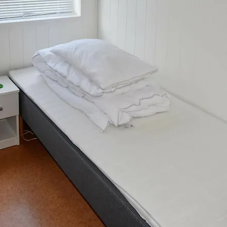 8 Person In * Oksvoll