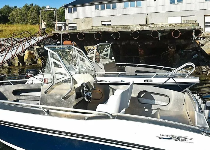 8 Person In Nyaraló