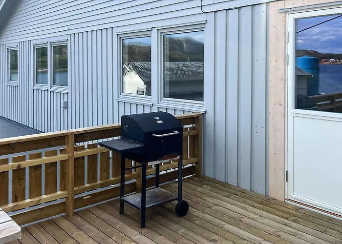 8 Person In Nyaraló *