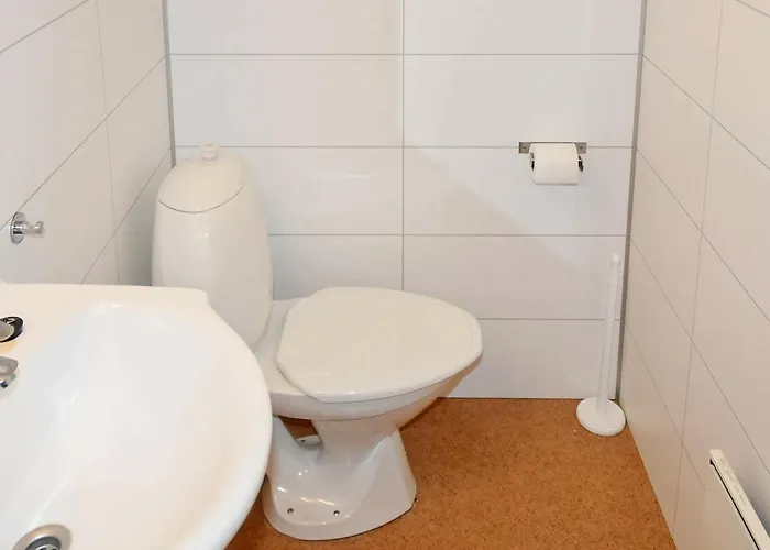 8 Person In * Oksvoll