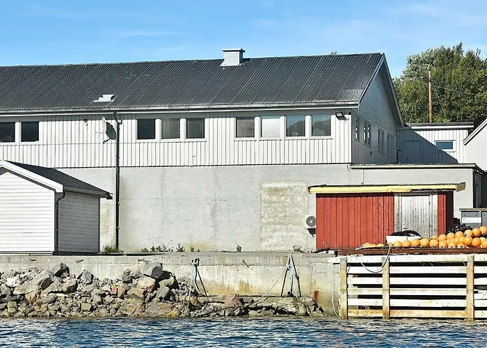 8 Person In * Oksvoll